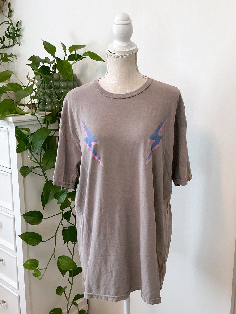 Lulusimon Studio | Gray Double Lightening Bolt Oversized Tee size Large